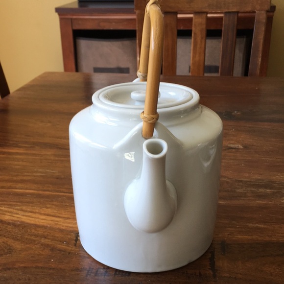 Vintage White Japanese Style Teapot w/ Bamboo Handle by Taylor & Ng (c) 1971 - Picture 2 of 16